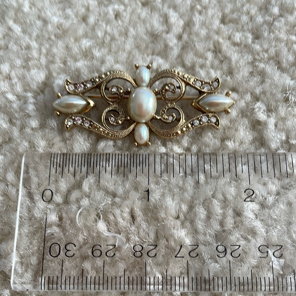 Vintage 1928 Clear Rhinestone/Pearl Brouche